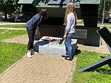 В Щукине в День памяти и скорби к монументам возложили цветы