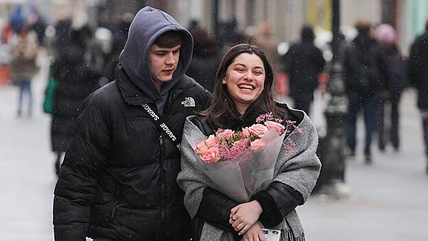 Тостер, цветы и сервиз: женщины рассказали, каким подаркам обрадуются на 8 Марта