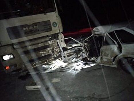 В Башкирии в результате столкновения грузовика и легкового авто погиб человек