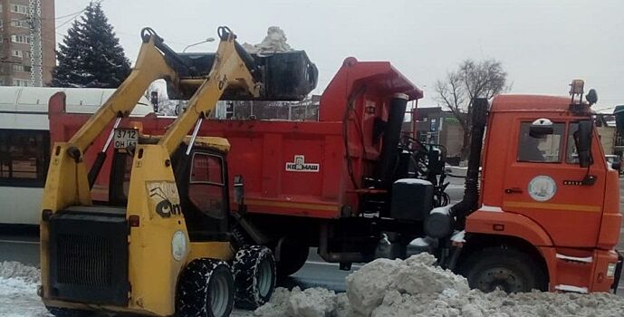 К зимней уборке дорог в Ростове подготовлены 216 единиц техники