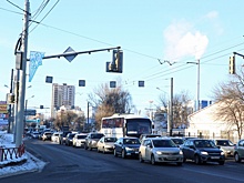 Неисправный светофор стал причиной огромной пробки на Московском проспекте