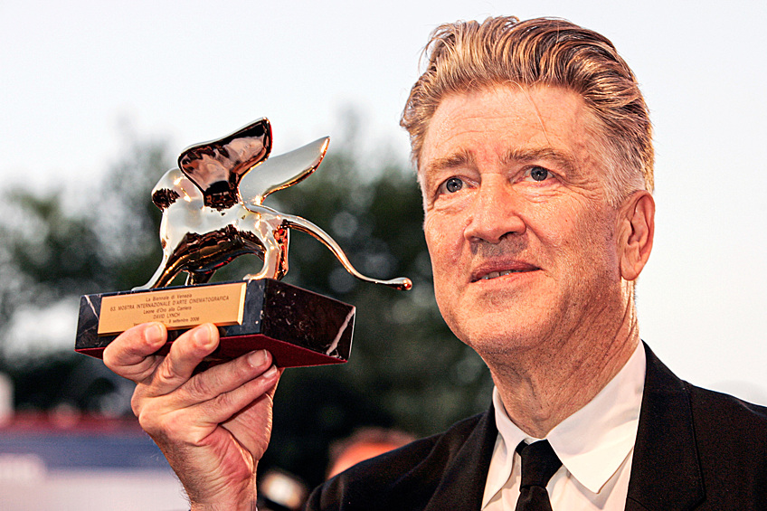 15 января из жизни ушел американский кинорежиссер, сценарист, художник, актер Дэвид Линч. Признанный мастер сюрреализма был лауреатом премии «Оскар», «Золотой пальмовой ветви» Каннского кинофестиваля и почетного «Золотого льва».