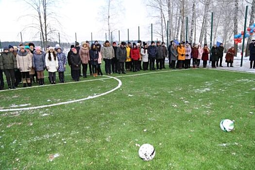 Троснянских школьников не пускают на новое футбольное поле