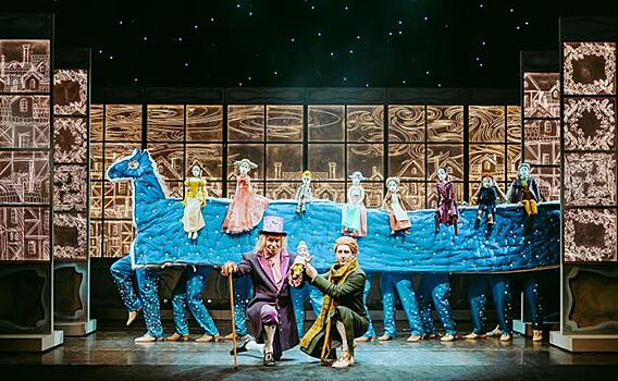 В Театре Образцова окатили зрителей волшебным снегом из облаков счастья
