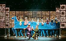 В Театре Образцова окатили зрителей волшебным снегом из облаков счастья