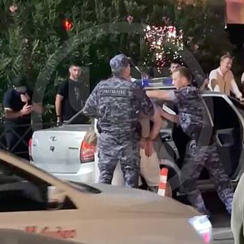 Туристы устроили драку во время отдыха на российском курорте и попали на видео