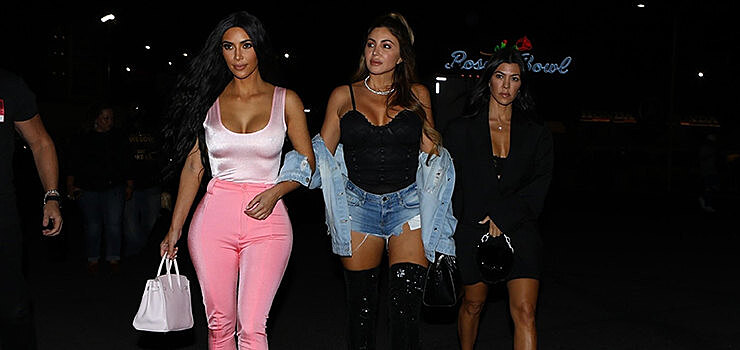 Розовый больше не для Барби: Ким Кардашьян появилась в откровенном тотал-луке нежного цвета