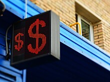 Экономист описал сценарии изменения курса доллара