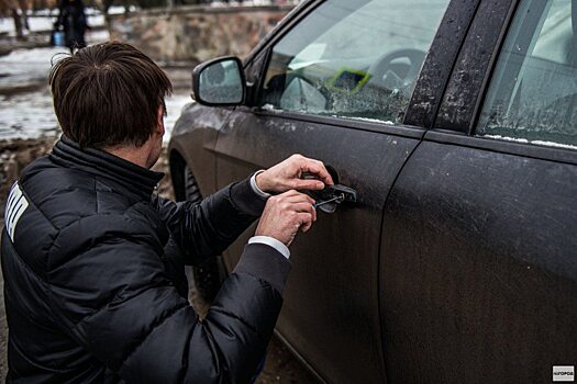 Житель Ершова поймал в своей машине молодого автоугонщика