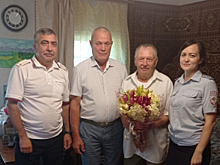 В Самарском регионе полицейские поздравили ветерана МВД с юбилеем