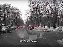 В Пензе курсант чудом избежал столкновения с автомобилем