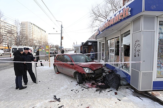 Челябинец насмерть сбил женщину, стоявшую на остановке