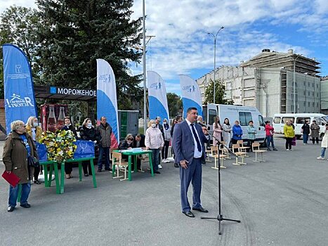 Евгений Ковалев поблагодарил участников соревнований по фигурному вождению автомобилей с ручным управлением за мастерство и пример мужества