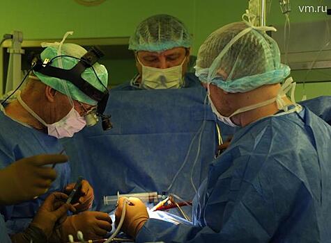 Столичные врачи провели редкую операцию и спасли женщине беременность