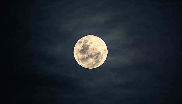 ФСБ в Иркутской области запретила смотреть на Луну