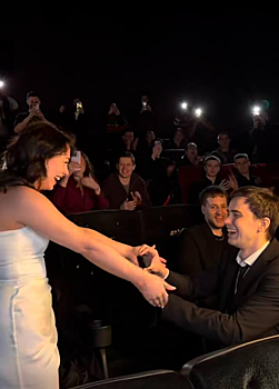 Звезда «Трудных подростков» Виталий Андреев публично сделал предложение возлюбленной в свой день рождения