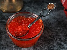 Где выгоднее купить красную икру: в «Пятёрочке», «Дикси» или «Ленте»