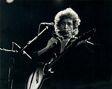 Боб Дилан продал все свои песни и стал богаче минимум на $150 млн
