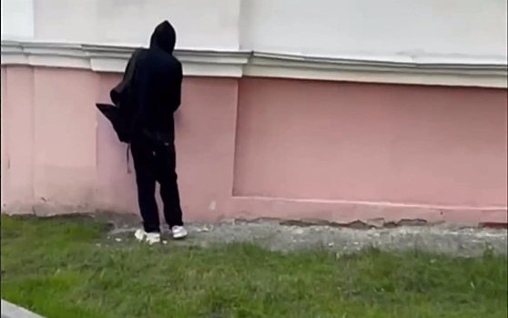 В Екатеринбурге 15-летнего школьника поймали за расклейкой нарколистовок