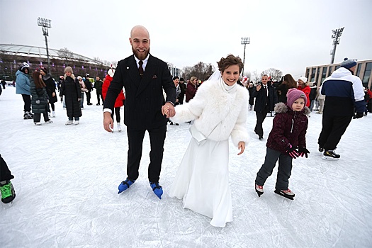 В Москве впервые зарегистрировали брак на катке