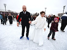 В Москве впервые зарегистрировали брак на катке