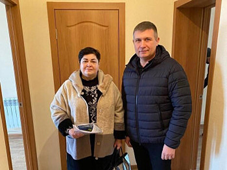 Семьи в Азовском районе получили квартиры по господдержке