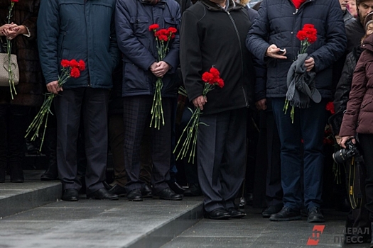 «Единая Россия» почтила память погибших в Доме профсоюзов