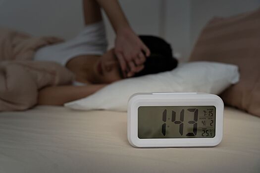 Психолог поделилась техниками, которые помогут справиться с бессонницей