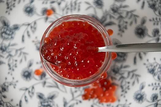 Некоторых россиян предостерегли от чрезмерного употребления красной икры