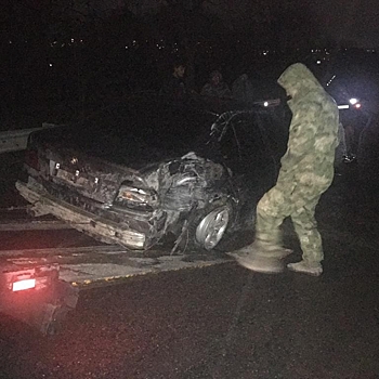 В районе Абрау-Дюрсо перевернулся BMW