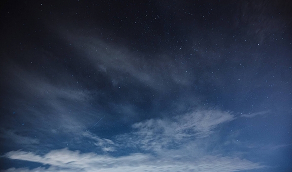 В вечернем небе над Волгоградской областью заметили «космический поезд» Starlink