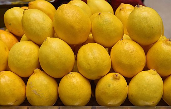 Чай с лимоном и фруктовые соки признали опасными для человека