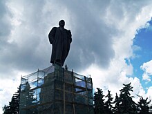 Найденный в пруду под Челябинском памятник Сталину забрали общественники