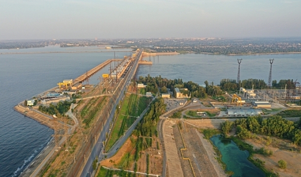 Запрет на проезд большегрузов через Волжскую ГЭС продлили до 1 сентября