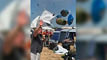 Небольшой торнадо в Германии поднял в воздух десятки палаток туристов