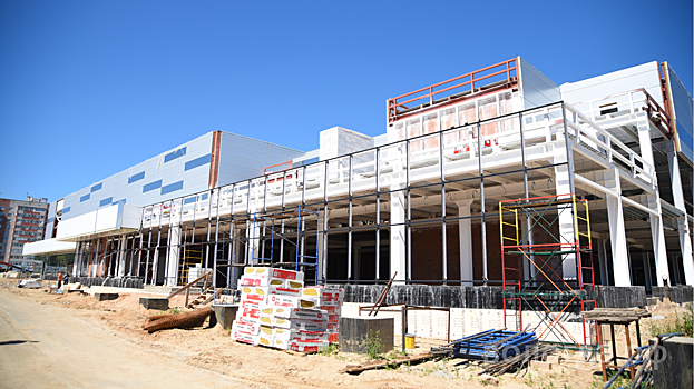 Револьверную дверь установят на новой Ледовой арене в Вологде