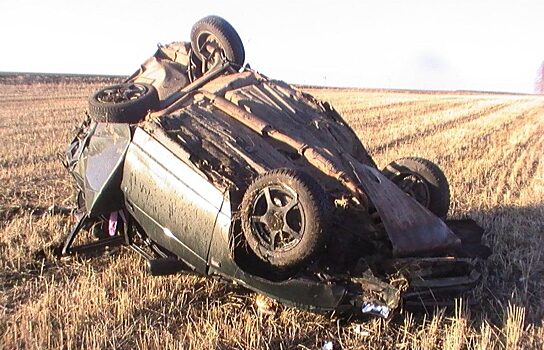 В Челябинской области ВАЗ улетел в кювет, водитель скончался