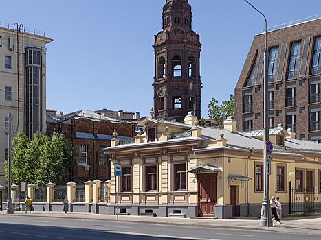 Исторический облик фасада деревянной усадьбы XIX века в Тверском районе восстановлен в ходе реставрации