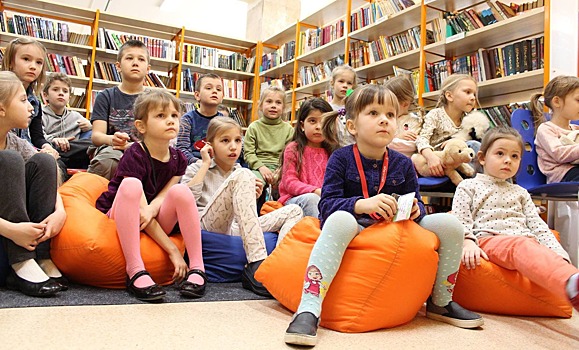 В библиотеке № 172 состоялась встреча дошкольников с поэтом Светланой Федоровной Карповой