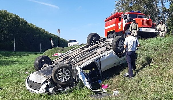 ДТП с двумя погибшими произошло в Кузбассе из-за столкновения с дорожным знаком