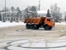 Дрифт "Камаза" в Казани попал на видео