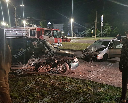 В Курске в аварии на Энгельса пострадали 4 человека