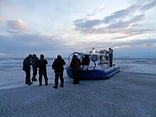 Во Владивостоке спасли рыбаков с уносимой в море льдины