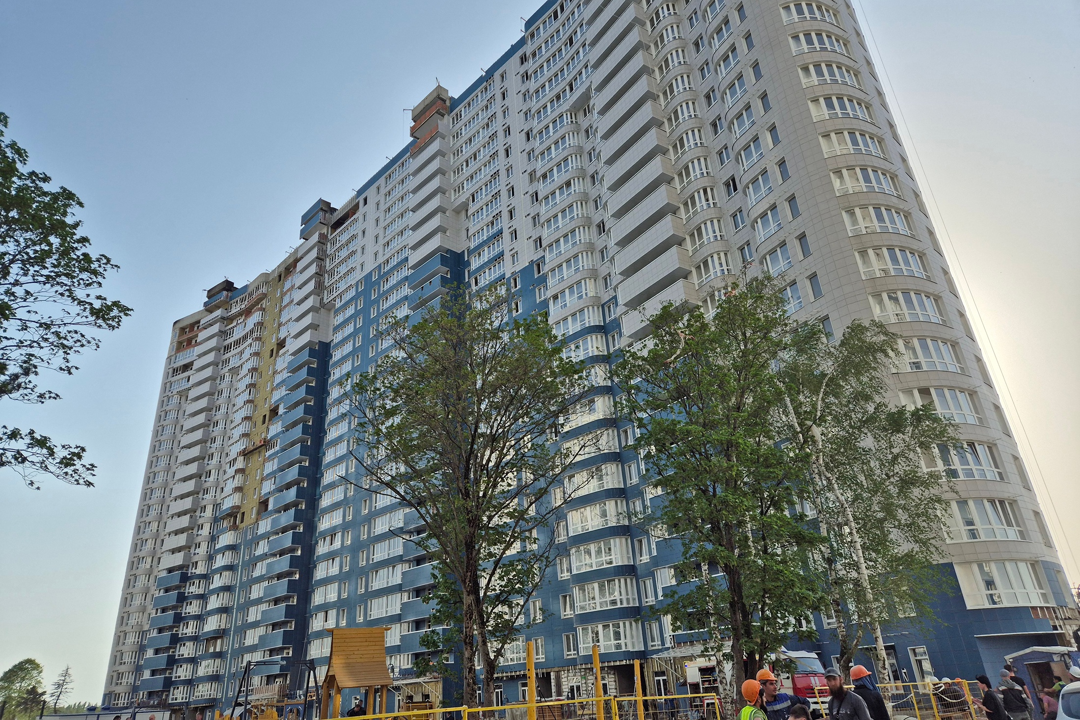 В Краснодаре загорелась крыша строящегося 24-этажного дома ЖК «Фонтаны»