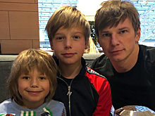 Вместе с папой: Андрей Аршавин посетил жеребьевку Евро-2020 с младшим сыном