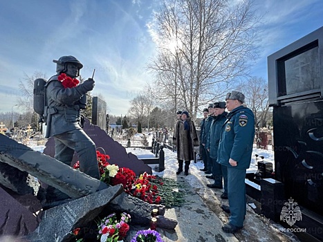 В Москве вспоминают легендарного огнеборца Героя России - Евгения Чернышёва