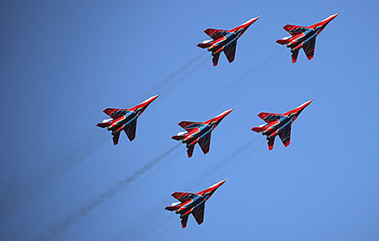 Воздушные асы. Пять ярких фактов об авиагруппе "Стрижи"