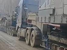Три трала с частями карьерного экскаватора задержали на дороге под Новосибирском