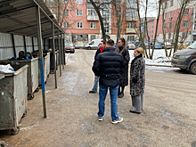 Нина Ушакова вместе с жителями проверила содержание территорий в центре Пушкина