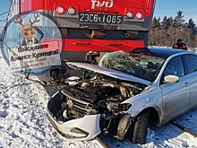 Поезд уничтожил выехавшую на рельсы машину в Кузбассе